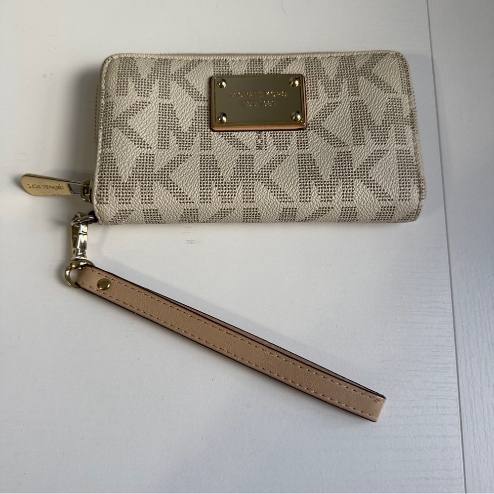 Michael Kors Jet Set Vanilla Monogram logo Wristlet Wallet